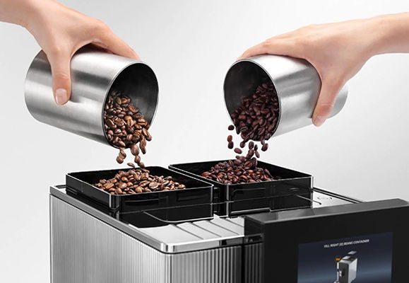 Remplir le réservoir à grains de machine à café